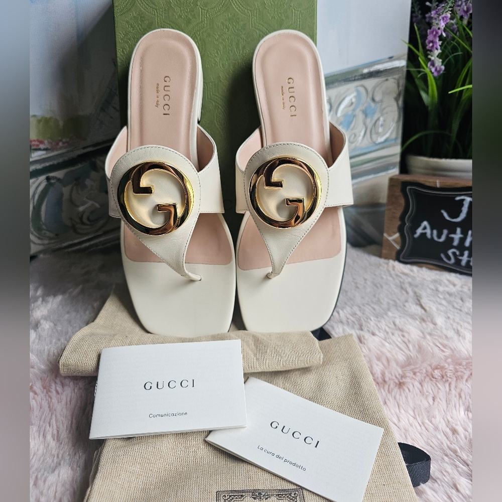 GUCCI Blondie logo-embellished leather sandals in white size 7. Brand new